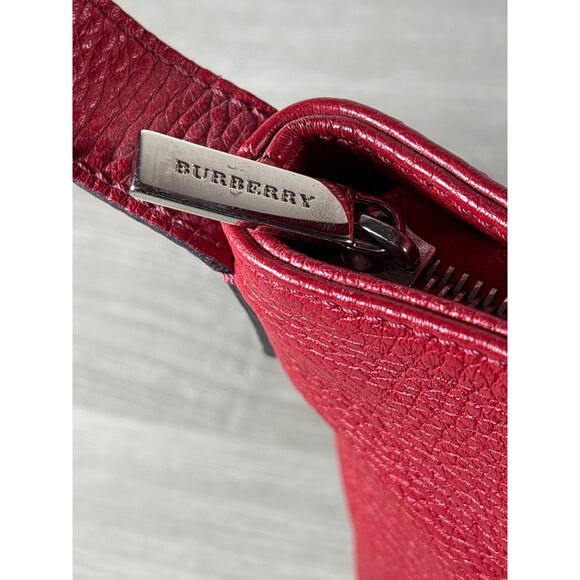 Burberry Red Grained Leather Horn Toggle Shoulder bag - Picture 6 of 10